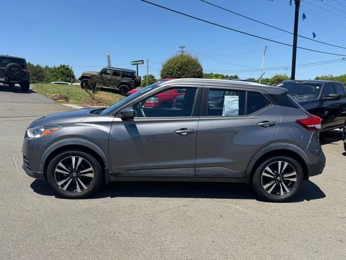 Used 2018 Nissan Kicks SV FWD image 7