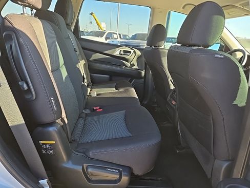 Used 2019 Nissan Pathfinder S image 14