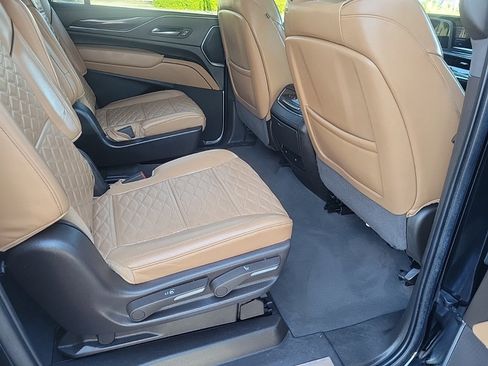 Used 2022 Cadillac Escalade ESV Premium Luxury image 14