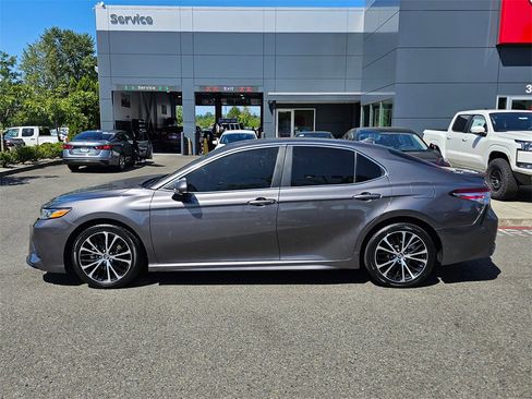 Used 2020 Toyota Camry SE image 8