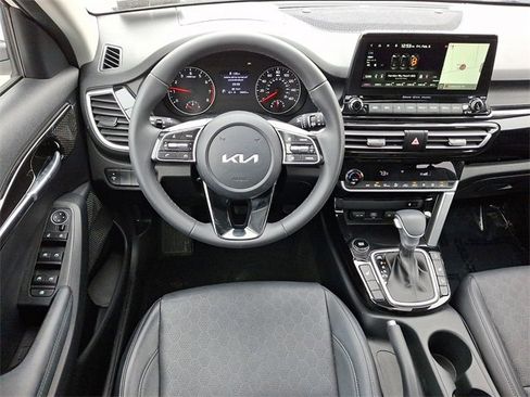 Certified 2023 Kia Seltos EX image 12