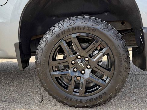 Used 2025 Chevrolet Silverado 1500 LT Trail Boss w/ Convenience Package II AWD/4WD image 28