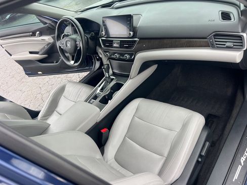 Used 2018 Honda Accord Touring image 17