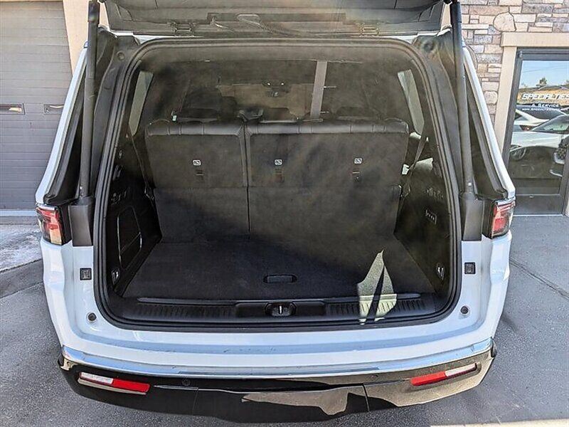 Used 2025 Jeep Wagoneer Series II w/ 8-Passenger Seating Package AWD/4WD image 34