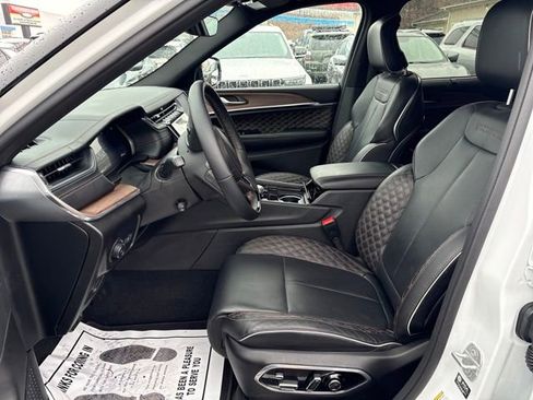 Used 2023 Jeep Grand Cherokee Summit w/ Luxury Tech Group V image 8