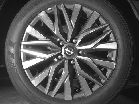 Used 2025 Nissan Altima 2.5 SV FWD image 15