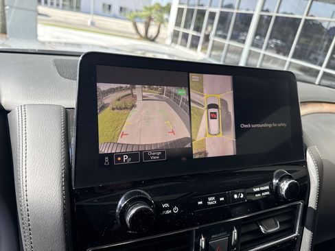 Used 2023 Nissan Armada SL image 24