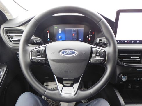 Used 2024 Ford Escape SE image 16