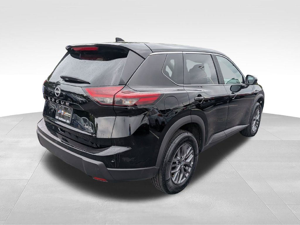 Used 2026 Nissan Rogue SV AWD/4WD image 13