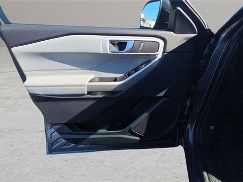 Used 2022 Ford Explorer XLT w/ Equipment Group 202A image 30