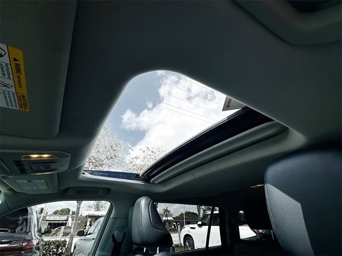 Used 2022 Toyota Highlander XLE image 21