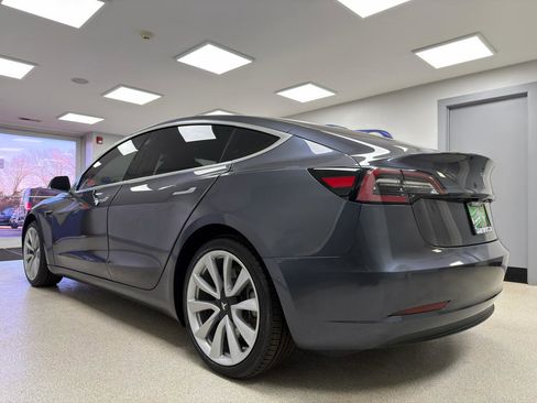 Used 2018 Tesla Model 3 Mid Range image 5