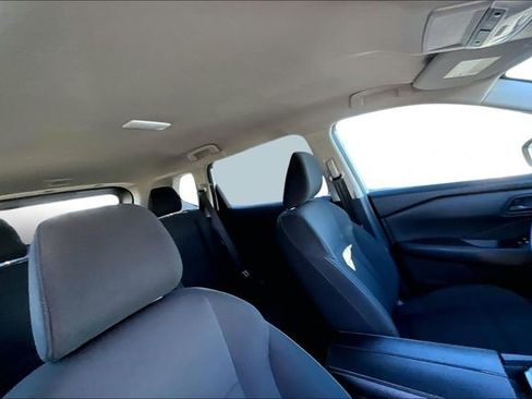 Used 2024 Nissan Rogue S image 19