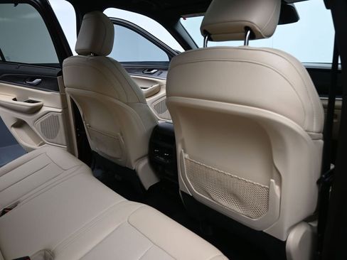 Used 2024 Jeep Grand Cherokee Limited w/ Luxury Tech Group II image 27