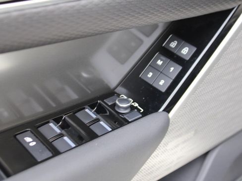 Certified 2022 Land Rover Range Rover Velar S image 11