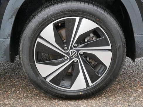 Certified 2024 Volkswagen Taos SE AWD/4WD image 9