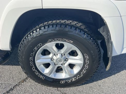 Used 2017 Toyota 4Runner SR5 Premium image 33