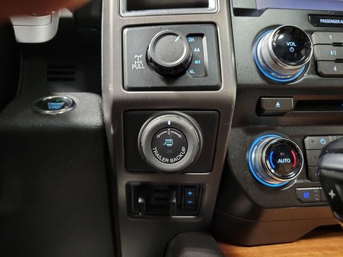 Used 2016 Ford F150 Limited w/ Trailer Tow Package image 19