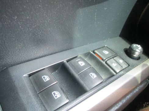 Used 2019 Toyota Tacoma SR5 image 26