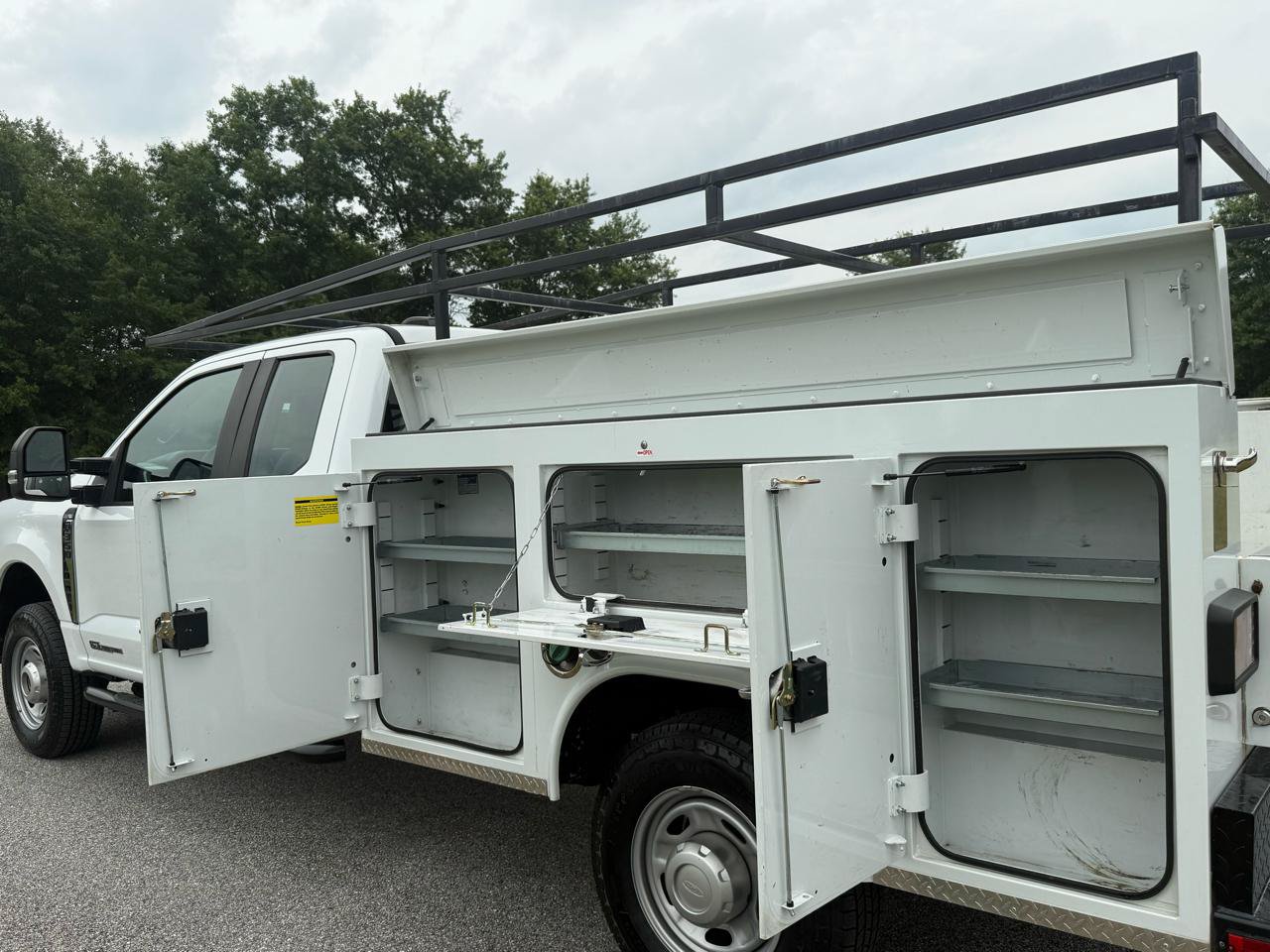 Used 2023 Ford F350 XL AWD/4WD image 5