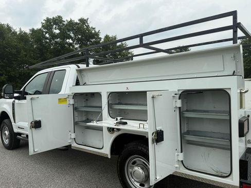 Used 2023 Ford F350 XL AWD/4WD image 5