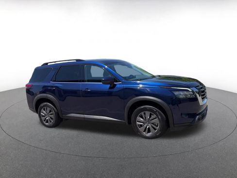 Used 2025 Nissan Pathfinder SV AWD/4WD image 2