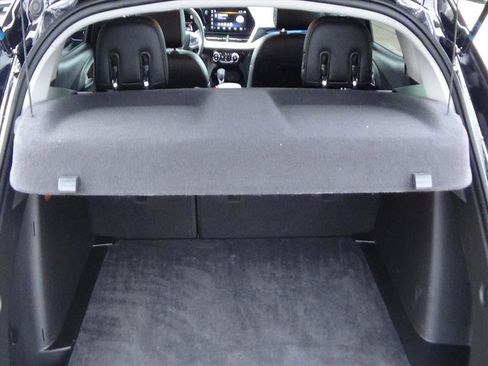 Used 2025 Chevrolet Trax LT image 11