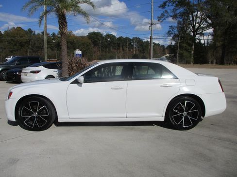 Used 2014 Chrysler 300 S image 17