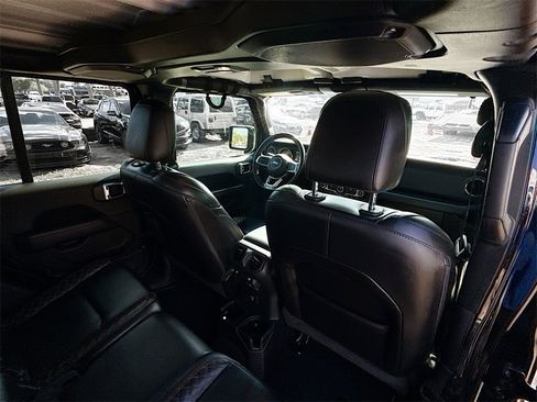 Used 2021 Jeep Gladiator Overland image 32
