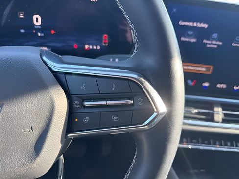 Used 2025 Chevrolet Equinox EV LT w/ Convenience Package image 10