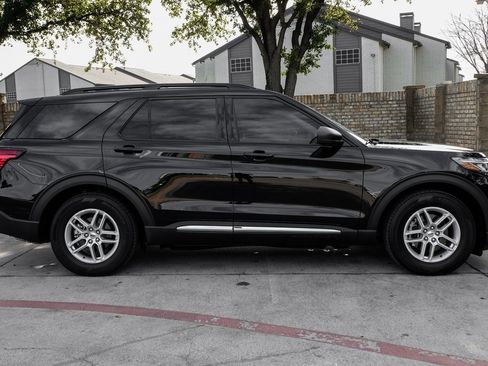 Used 2025 Ford Explorer Active image 14