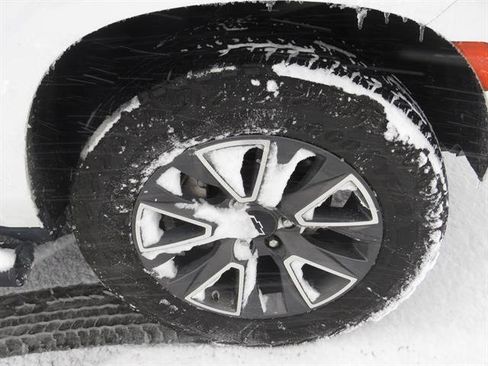 Used 2024 Chevrolet Suburban Z71 image 9