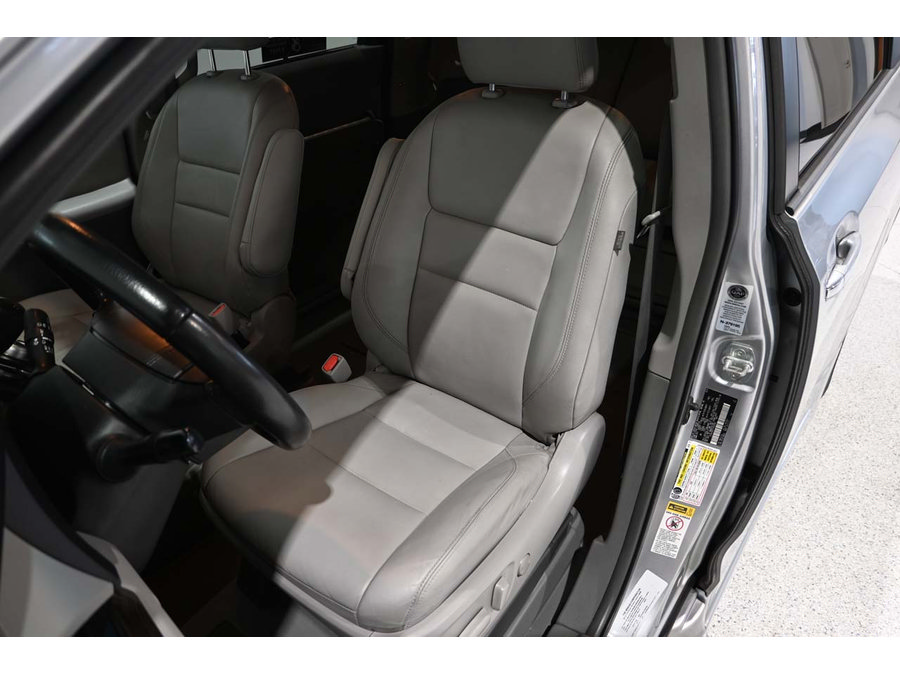 Used 2015 Toyota Sienna XLE w/ XLE Navigation Package FWD image 14