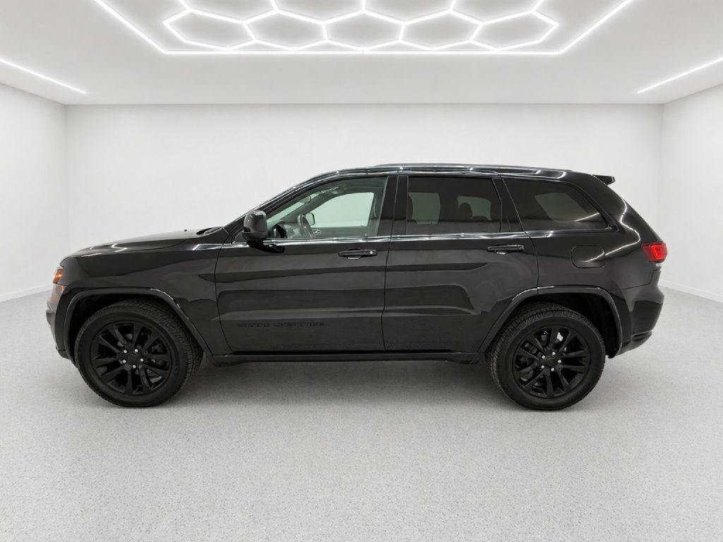 Used 2019 Jeep Grand Cherokee Altitude AWD/4WD image 6
