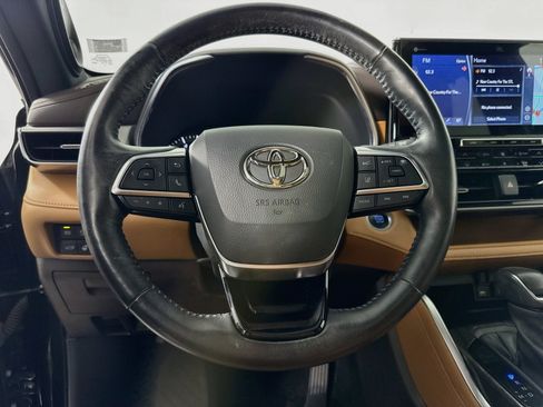 Used 2021 Toyota Highlander Platinum AWD/4WD image 12