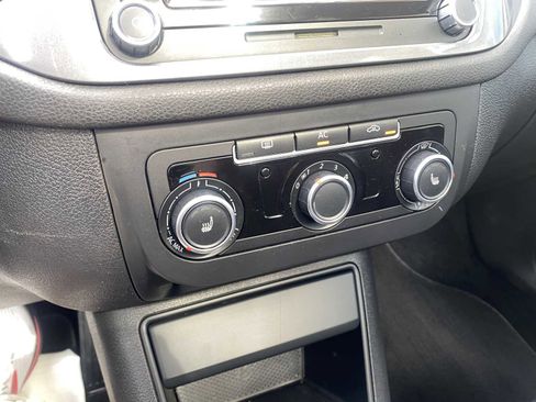 Used 2012 Volkswagen Tiguan SE image 19