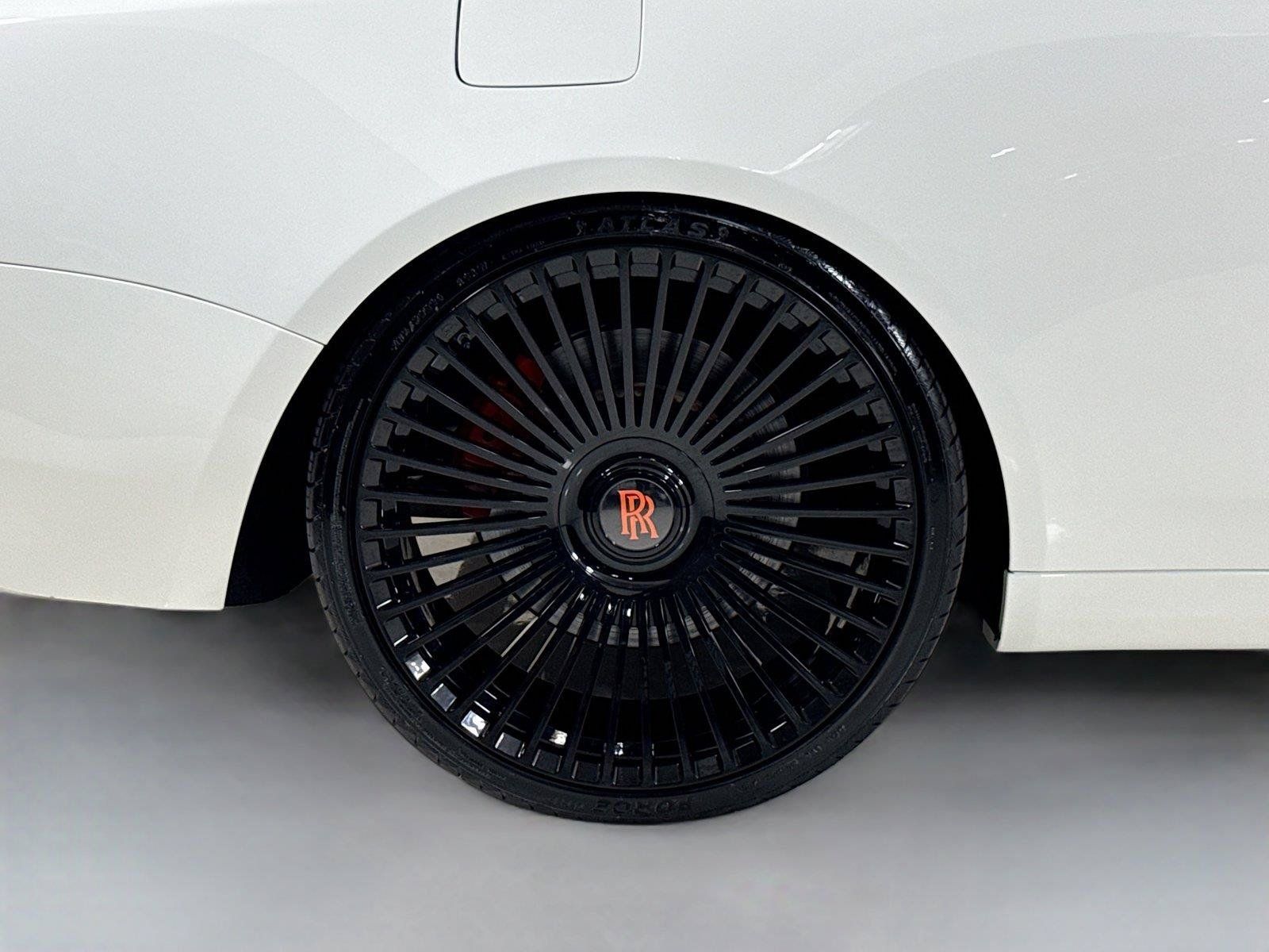 Used 2016 Rolls-Royce Wraith RWD image 34