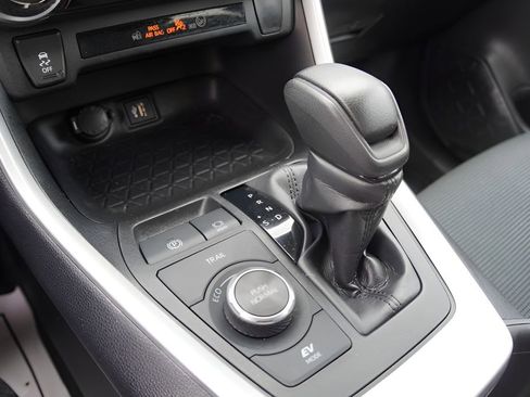 Used 2024 Toyota RAV4 LE AWD/4WD image 26