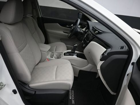 Used 2019 Nissan Rogue Sport SV w/ Technology Package AWD/4WD image 8