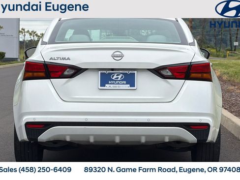 Used 2025 Nissan Altima 2.5 SV FWD image 4