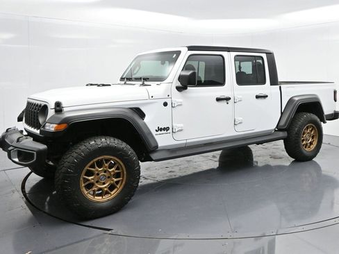 Used 2024 Jeep Gladiator Sport image 3