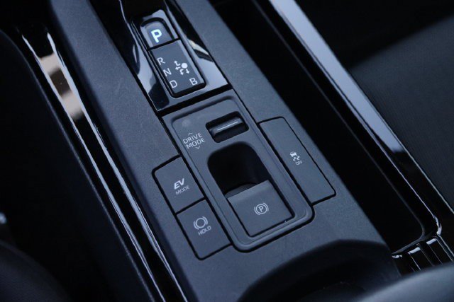 Used 2025 Toyota Prius LE AWD/4WD image 19