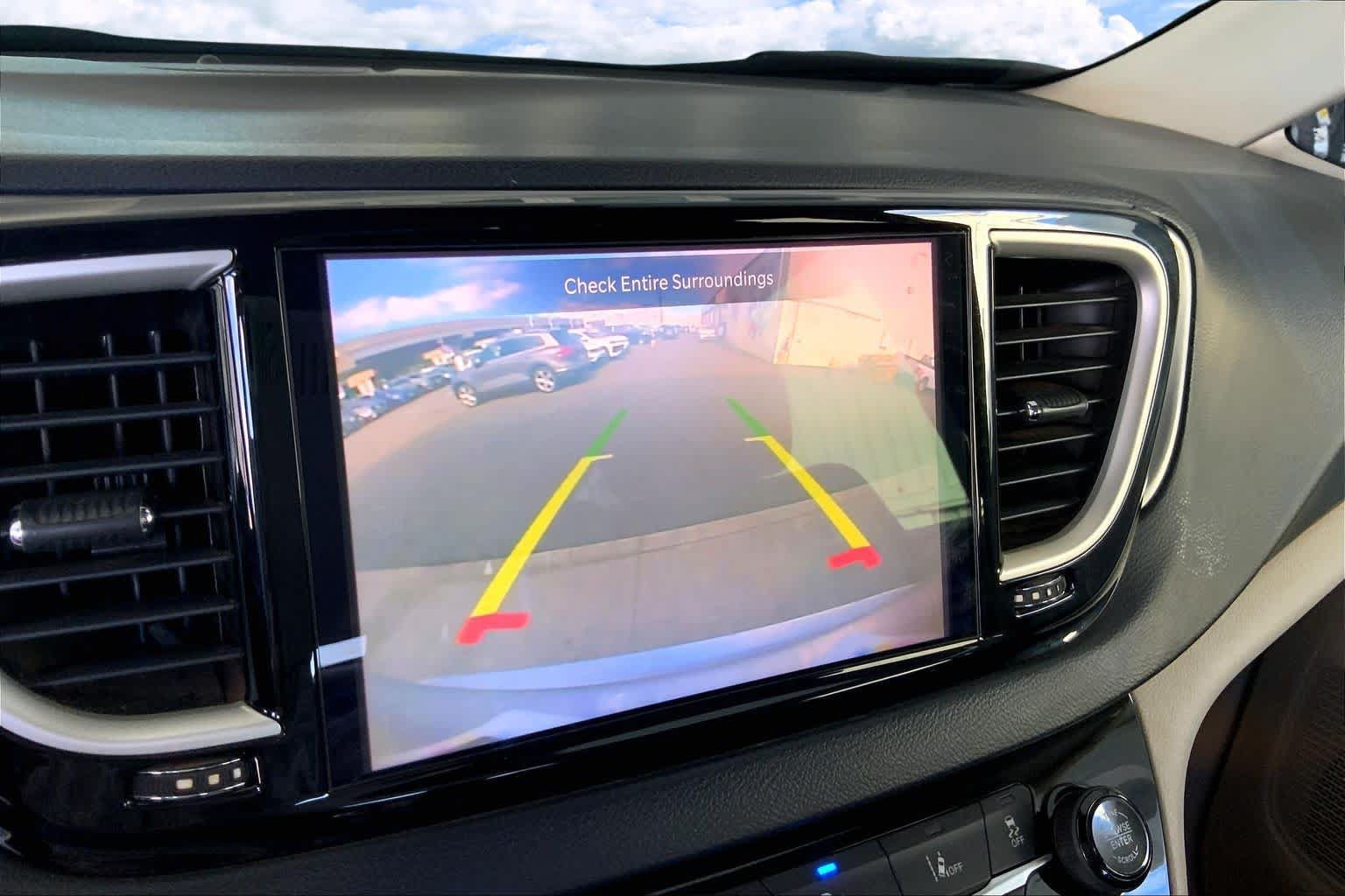 Used 2021 Chrysler Pacifica Touring-L FWD image 26
