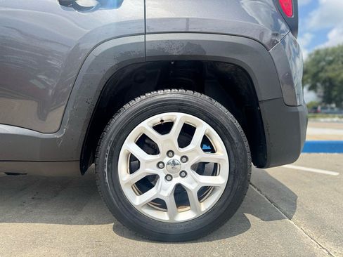 Used 2018 Jeep Renegade Latitude AWD/4WD image 22