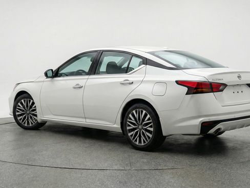 Used 2025 Nissan Altima 2.5 SV image 6