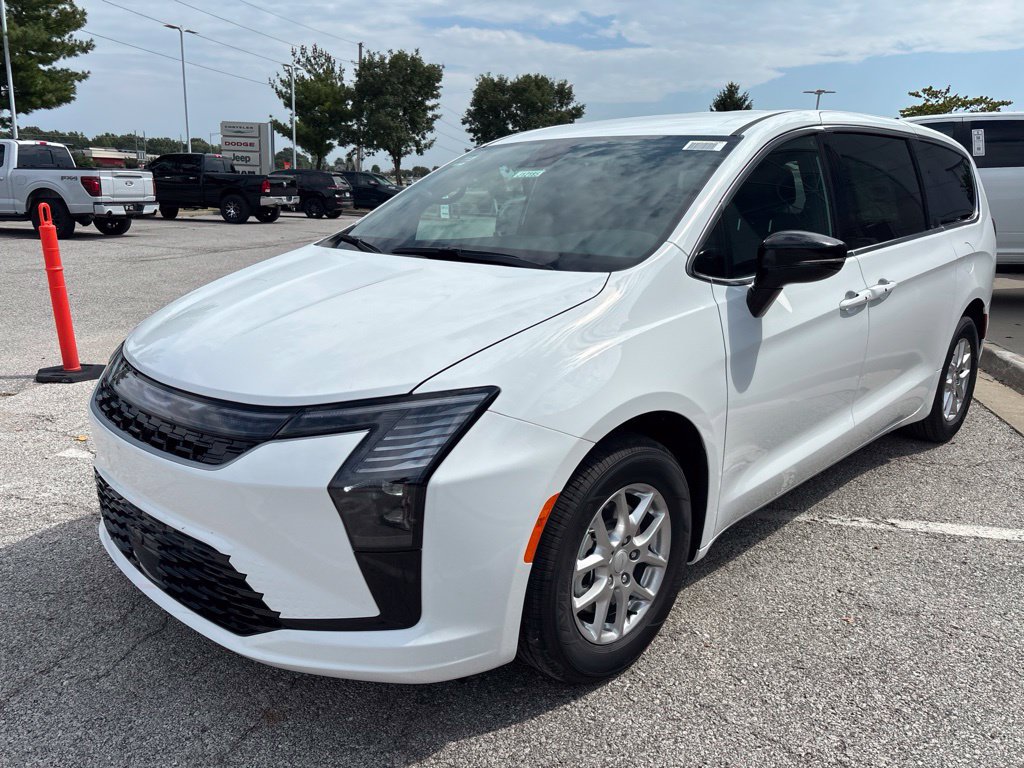 New 2027 Chrysler Pacifica Select FWD image 8