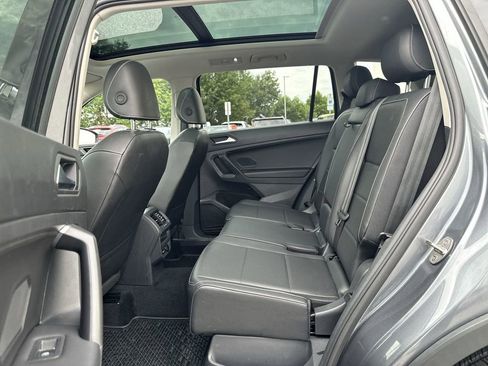 Used 2021 Volkswagen Tiguan SE w/ Panoramic Sunroof Package image 10