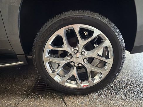 Used 2018 GMC Yukon XL SLT w/ Premium Edition image 10