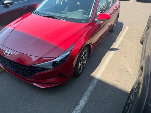 Used 2023 Hyundai Elantra SEL w/ Convenience Package FWD image 2