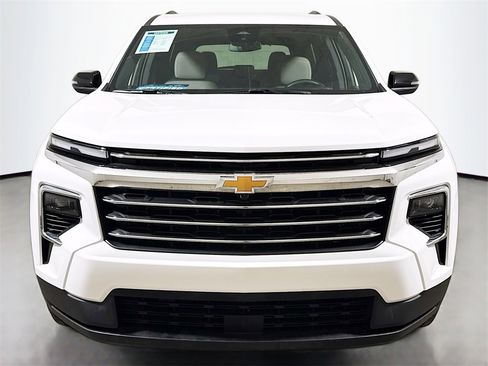 Certified 2025 Chevrolet Traverse LT image 2